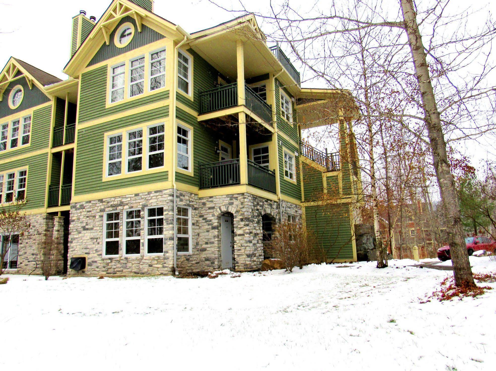 Апартаменти Tremblant Les Eaux - Location Adp Мон-Трамблан Екстер'єр фото